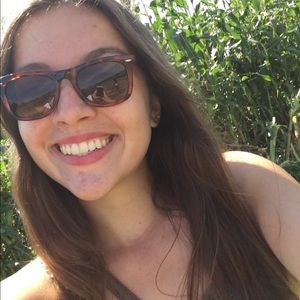 Meet your Posher, Adrianna